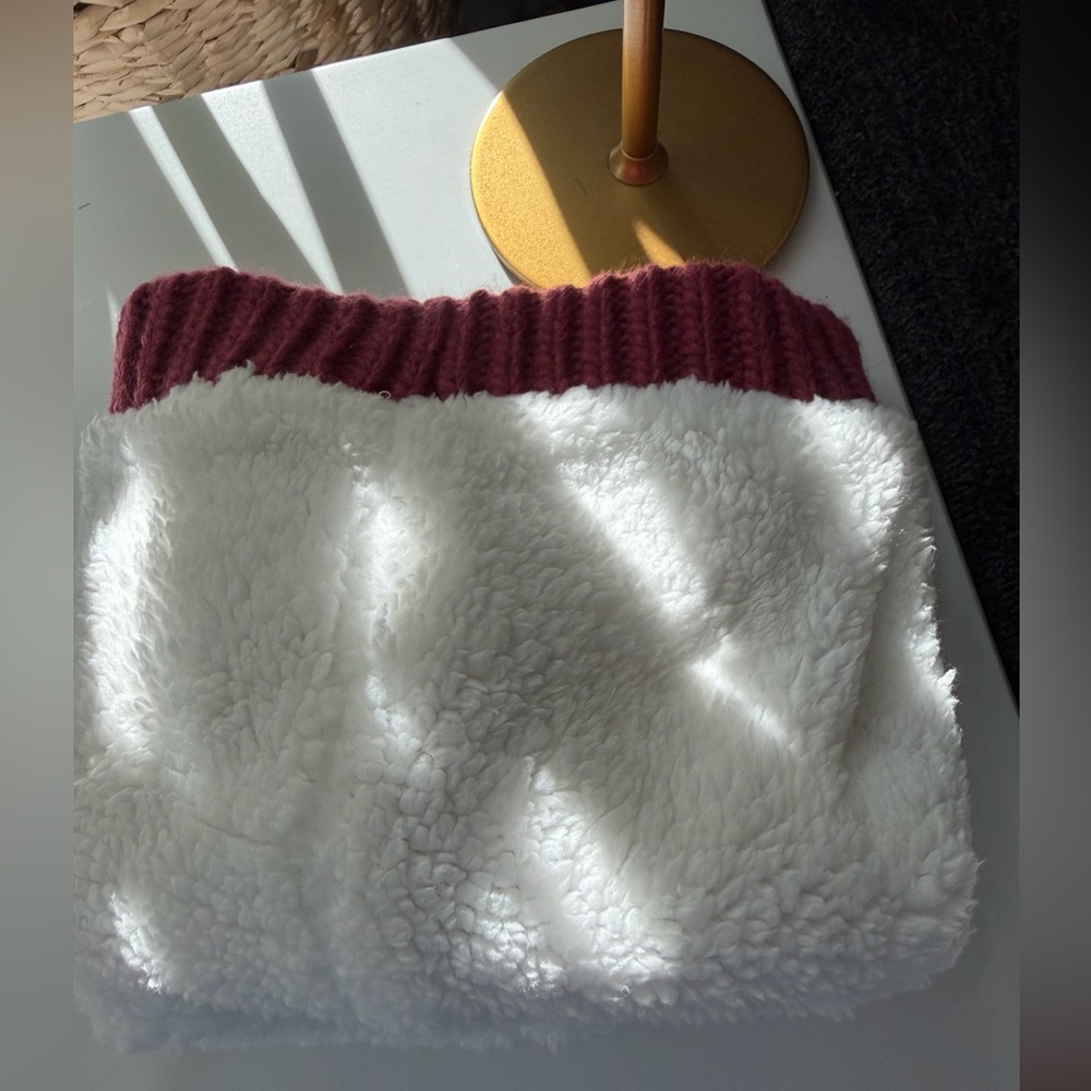 MUK LUKS Knit Cuff Pom Pom Beanie - Picture 11 of 16